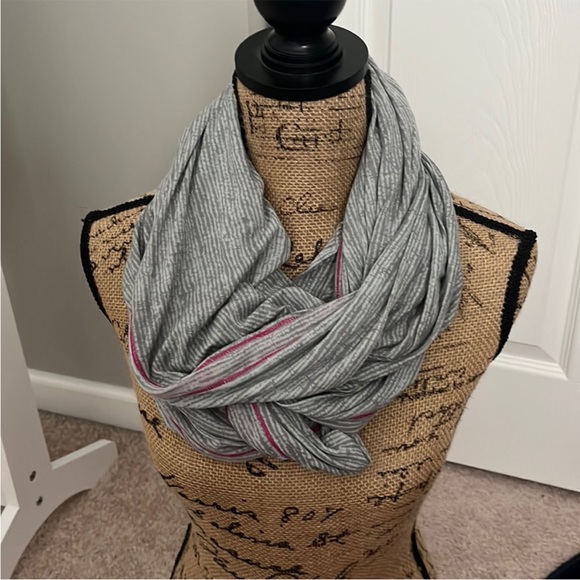 New without tag Lululemon infinity scarf wrap in gray and pink - Picture 1 of 4